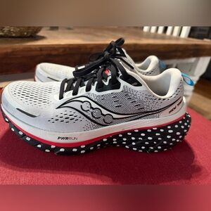 Saucony White and Black polka dot tennis shoes sz 8